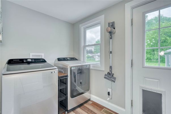 Interior, Washer, Wood Texture Flooring