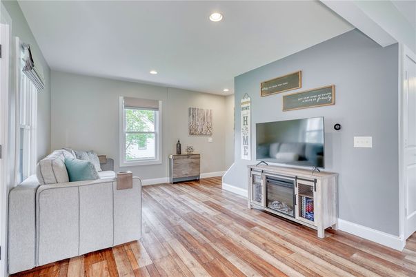 Interior, Recessed Lighting, Wood Texture Flooring