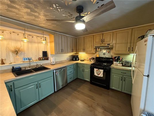 Interior, Kitchen, Pendant Lights, Wood Texture Flooring