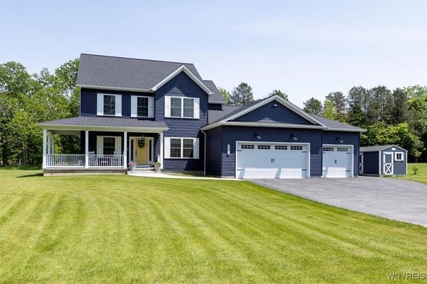 Attached, Exterior, Facade, Farmhouse