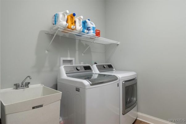 Interior, Washer, Wood Texture Flooring