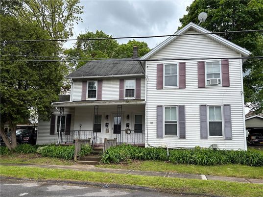Exterior, Facade, Farmhouse