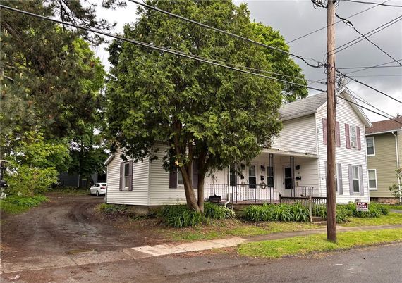 Exterior, Facade, Queen Anne Victorian