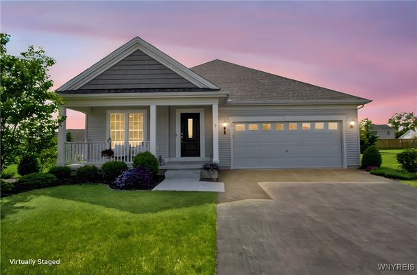 Attached, Exterior, Facade, American Craftsman