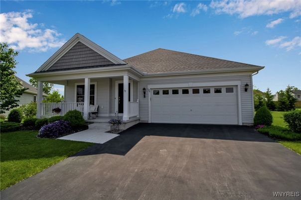 Attached, Exterior, Facade, Ranch