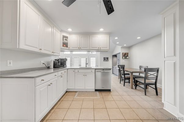 Dining room, Interior, Kitchen, Recessed Lighting