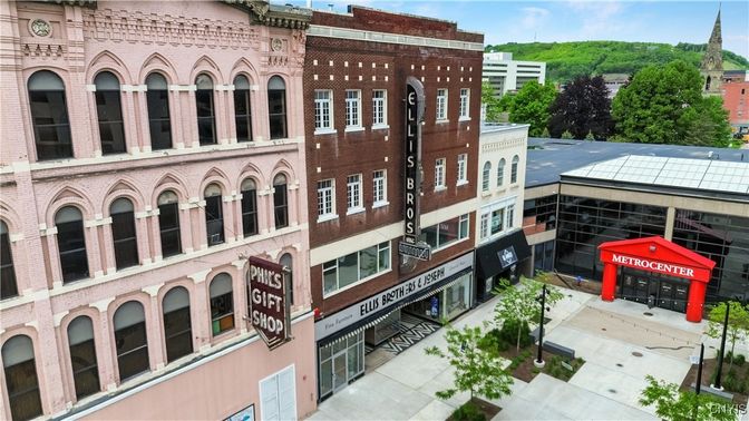 Exterior, Facade, Brick Facade, Rowhouse