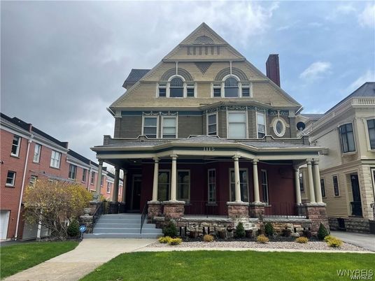 Exterior, Facade, Queen Anne Victorian