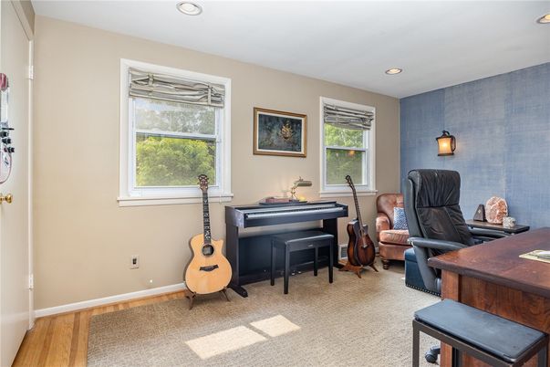 Interior, Piano, Recessed Lighting, Wood Texture Flooring