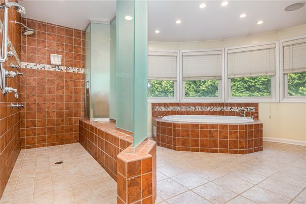 Bathroom, Interior, Recessed Lighting