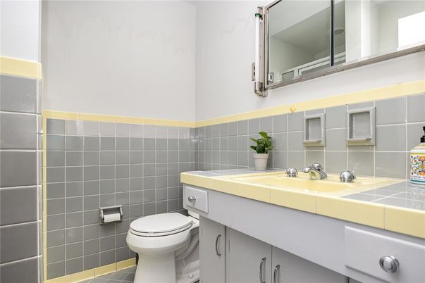 Bathroom, Interior, Tile Countertops