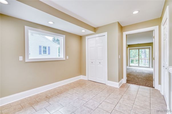 Empty room, Interior, Recessed Lighting