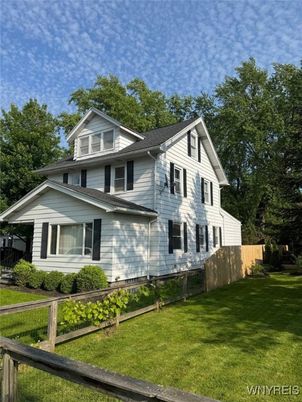 Exterior, Facade, Farmhouse