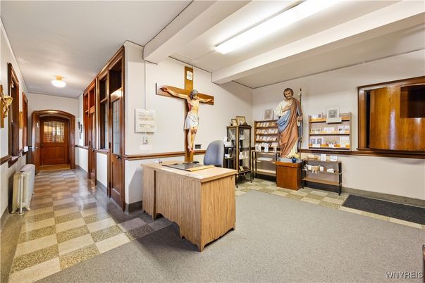 Home Office, Interior