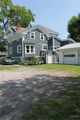 Attached, Exterior, Facade, American Craftsman