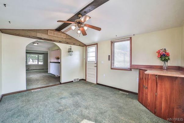 Empty room, Interior, Wooden Beams