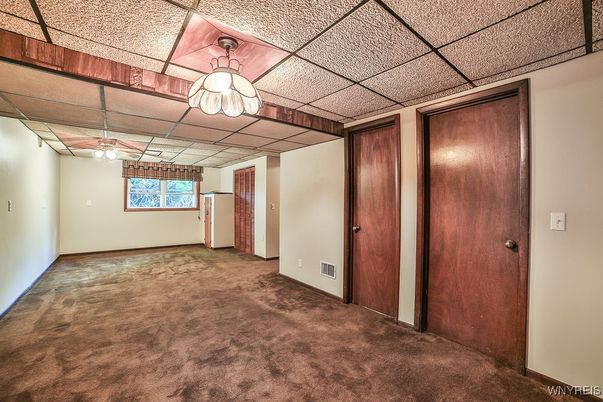 Chandelier, Empty room, Interior