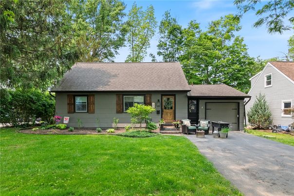 Attached, Exterior, Facade, Cape Cod