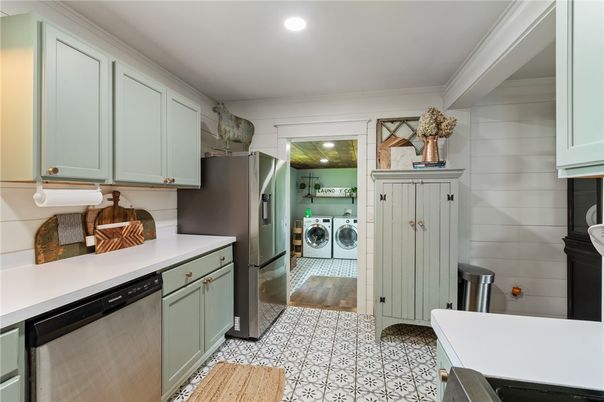 Interior, Recessed Lighting, Washer, Wood Texture Flooring