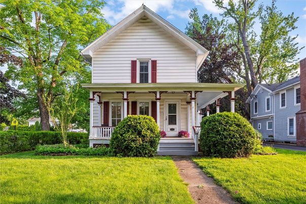 Exterior, Facade, Queen Anne Victorian