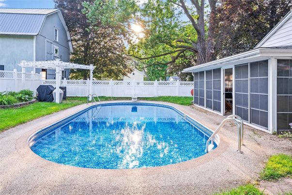 Exterior, Pool