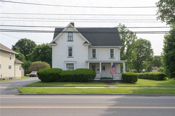 Exterior, Facade, Queen Anne Victorian