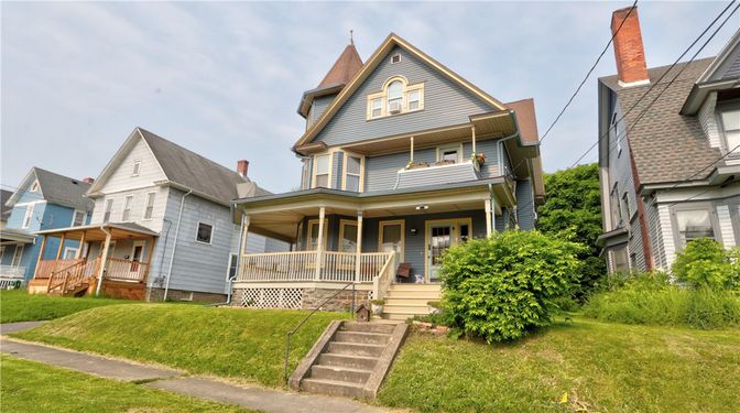 Exterior, Facade, Queen Anne Victorian