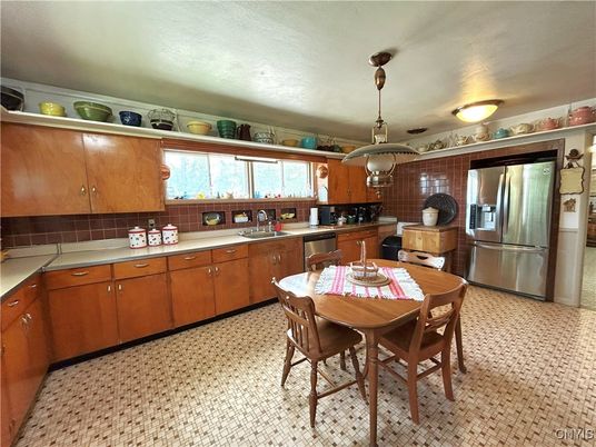 Dining room, Interior, Kitchen, Pendant Lights, Stainless Steel Appliances