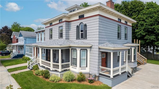 Exterior, Facade, Queen Anne Victorian