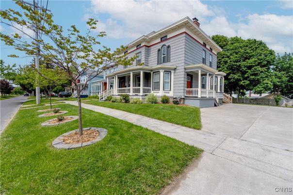 Backyard, Exterior, Facade, Queen Anne Victorian
