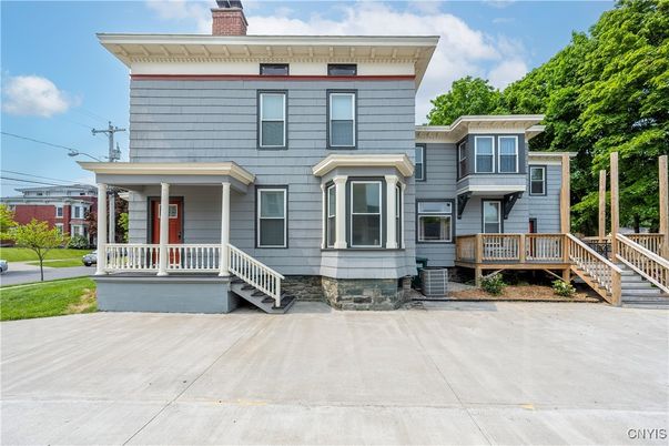 Exterior, Facade, American Foursquare