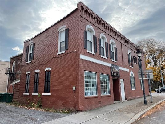 Exterior, Facade, Brick Facade, Rowhouse
