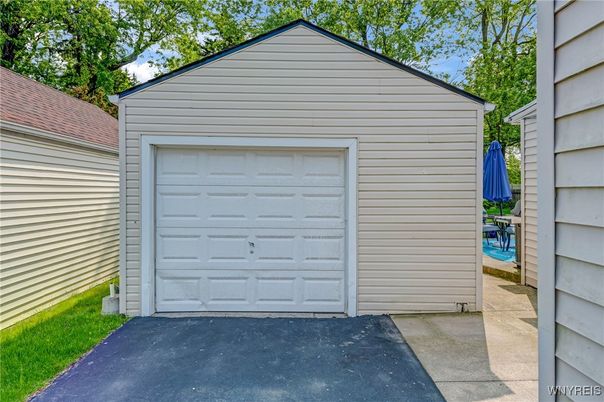 Detached Garage, Exterior