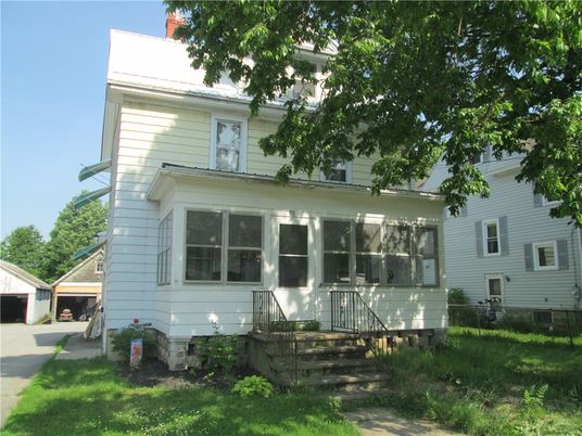Exterior, Facade, American Foursquare