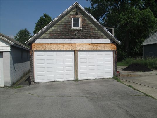 Attached, Exterior, Facade, Brick Traditional