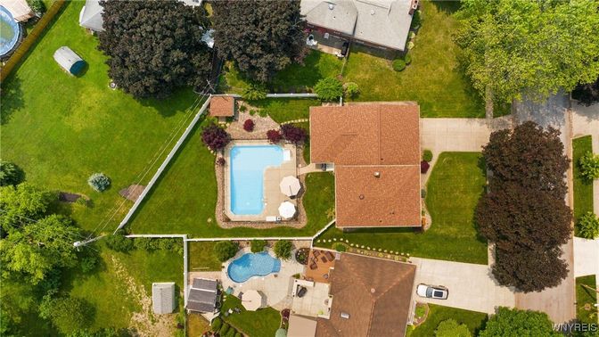 Exterior, Drone
