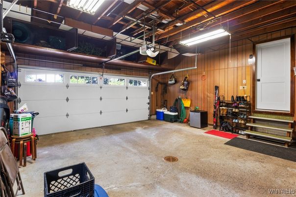 Garage, Interior, Wooden Beams, Wooden Walls