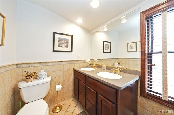 Bathroom, Interior, Recessed Lighting