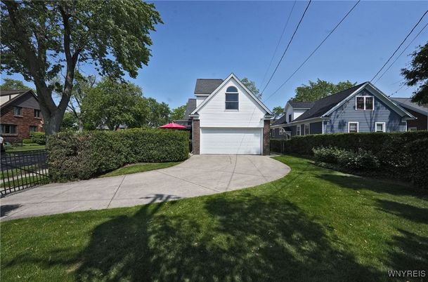 Attached, Backyard, Exterior, Facade, Brick Facade, Queen Anne Victorian