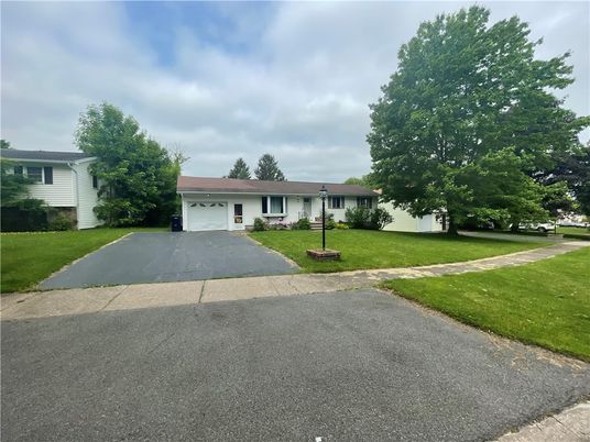 Attached, Exterior, Facade, Ranch