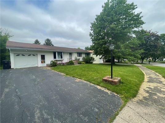 Attached, Exterior, Facade, Ranch
