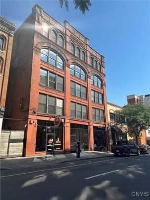 Exterior, Facade, Rowhouse