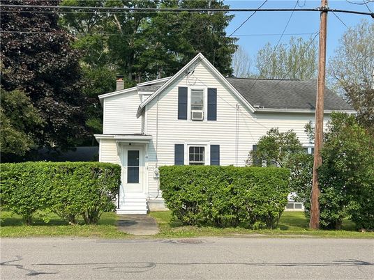 Exterior, Facade, Farmhouse