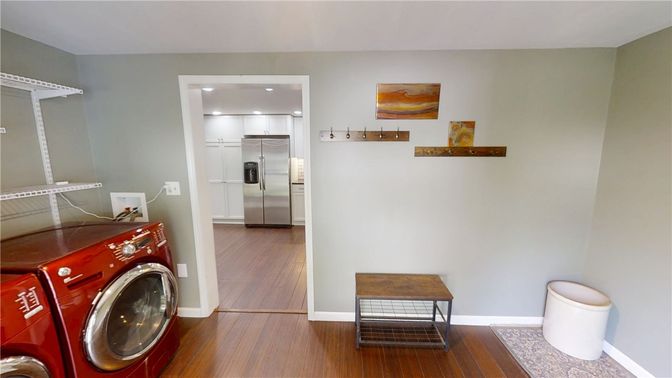 Interior, Recessed Lighting, Washer, Wood Texture Flooring
