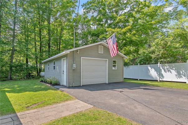Detached Garage, Exterior
