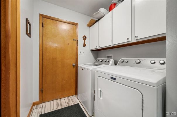 Interior, Washer, Wood Texture Flooring