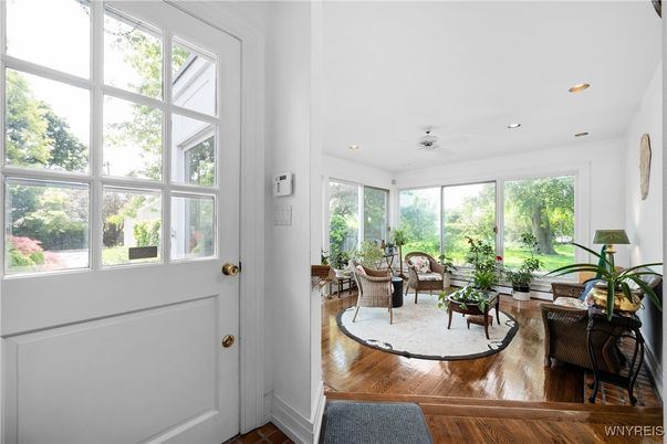 Interior, Living room, Recessed Lighting, Sun Room, Wood Texture Flooring