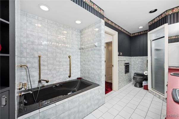 Bathroom, Interior, Recessed Lighting