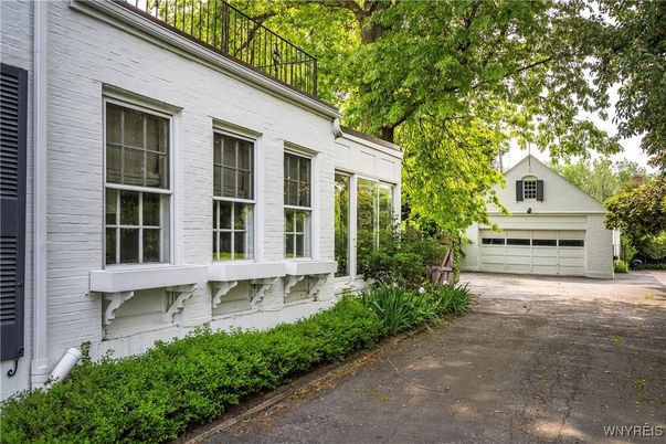 Detached Garage, Exterior