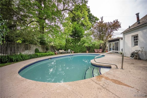 Exterior, Pool